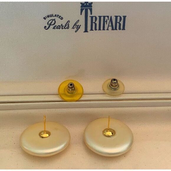 Vintage Crown Trifari Cultured Pearl Necklace set, w/BOX, Signed - Picture 8 of 9